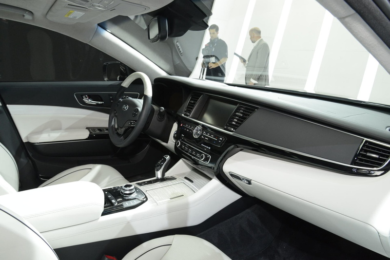 outdoors, vehicle seat, 1080P, vehicle interior, k, sedan, human body part, steering wheel, day, mode of transportation, technology, travel, land vehicle