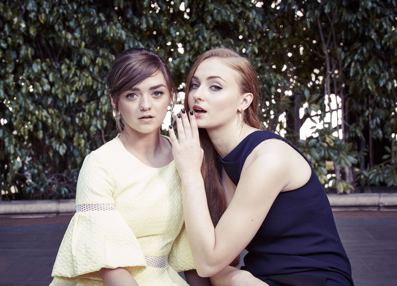 hairstyle, outdoors, emotion, portrait, two people, young adult, people, fashion, young women, adult, 4k, togetherness, maisie williams, women, girls, positive emotion