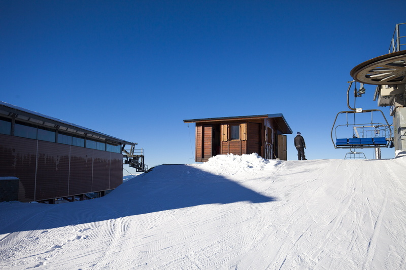 ski resort, Andorra, 5K, Snow, building, hut, nevada, Ski, house, Mountain, land, cold, day, winter, travel destinations, cold temperature, white, no People