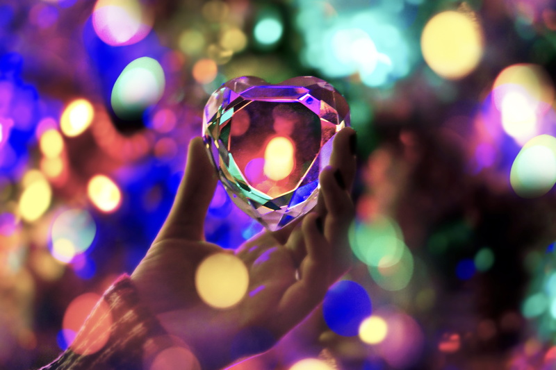 hand, adult, purple, nightlife, lights, person, bokeh, glass, gemstone, human limb, illuminated, heart, celebration, clear, photo, human hand, nightclub