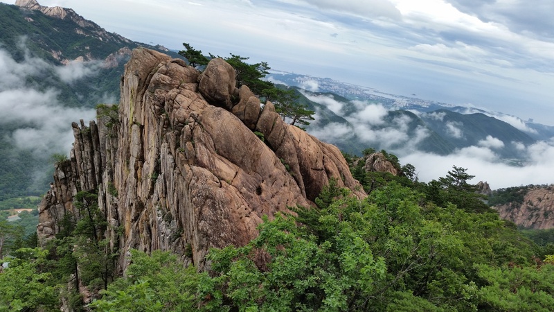 non-urban scene, cloud - sky, eroded, 5K, outdoors, tranquil scene, formation, plant, tree, sky, rock, mt seoraksan, scenics - nature, no people, solid
