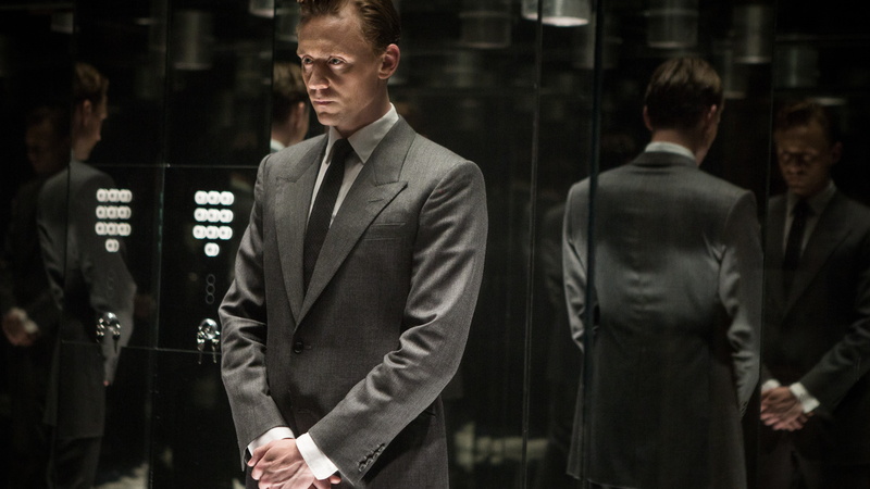 elevator, inside, gray, Tom Hiddleston, 5K, jacket, Sienna Miller, standing, best movies of 2016, suit, High-Rise, man