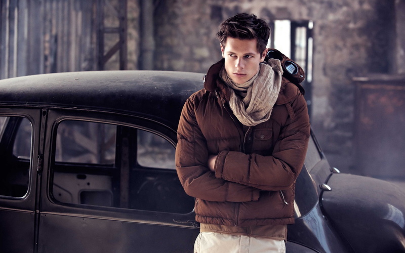 beautiful woman, 4K, bubble, brown, young men, car, mode of transportation, adult, s, men, portrait, clothing, looking at camera, scarf, focus on foreground