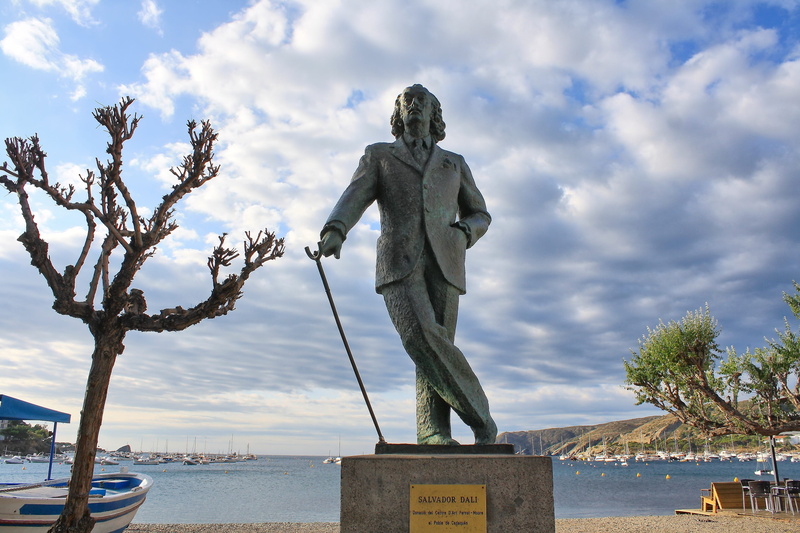 tree, sky, craft, statue, plant, day, memorial, representation, painter, male likeness, surrealism, no people, genius, monument, sculpture, human representation