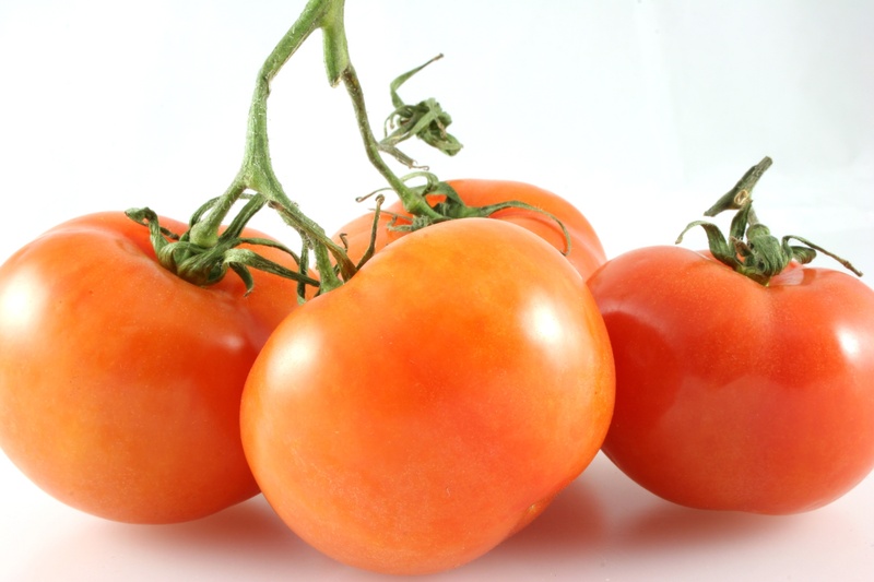 white background, 2K, no people, healthy eating, freshness, tomat, indoors, food, tomato, group of objects, vegetables, plant, close-up, healthy, still life