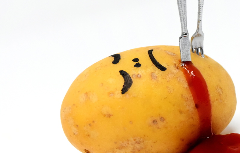 no people, apple - fruit, wellbeing, ripe, fork, nature, vegetables, ketchup, 2K, single object, food, freshness, close-up, stabbed, plant stem, cut out