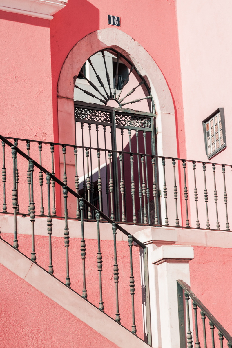 portugal, beautiful, balcony, outdoors, built structure, wall, architecture, banister, lisbonne, day, triangle, lisbon, curtain, handrail, residential district