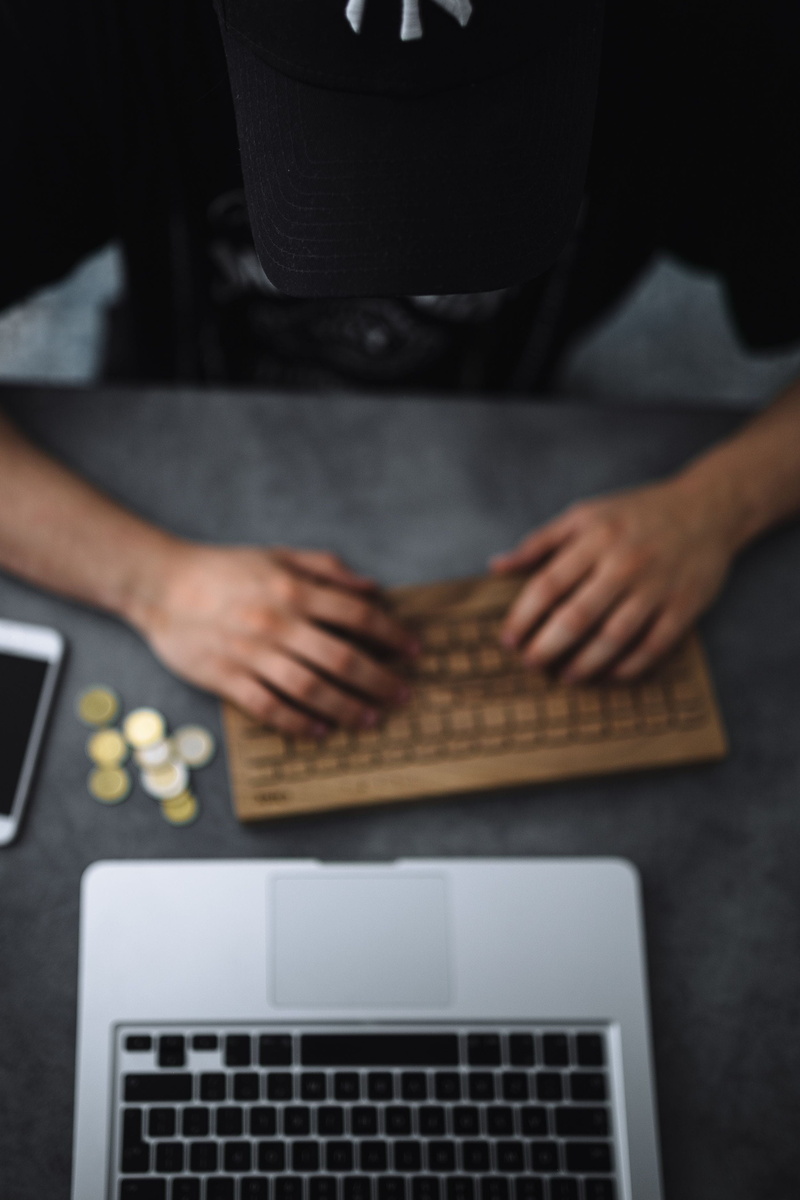 men, hands, indoors, connection, table, 2K, technology, business, one Person, hand, real people, adult, adults only, keyboard, wooden, computer, people