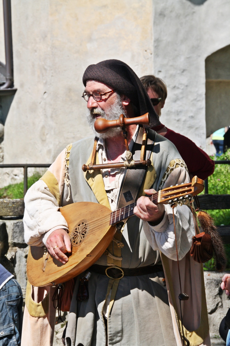 panel, three quarter length, real people, castle, tradition, traditional clothing, holding, mature men, costume, minstrel, music, jester, people, fortress