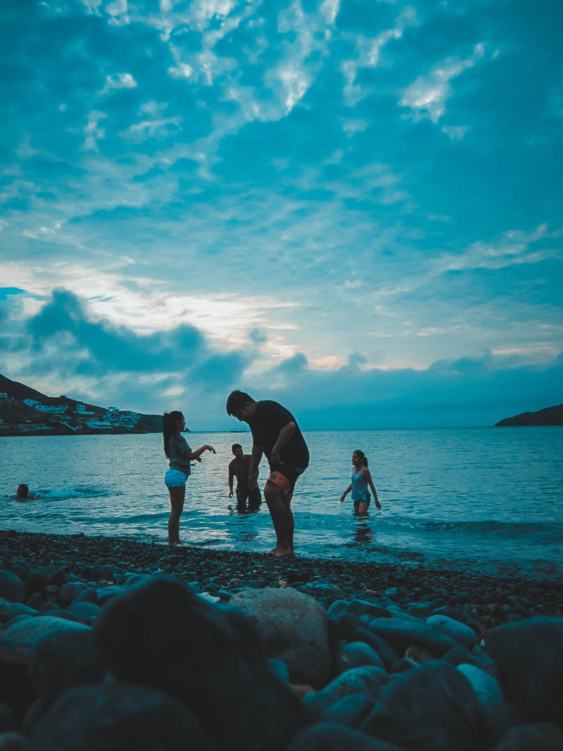 beach, real people, rock, friends, lifestyles, beauty in nature, nature, solid, peru, sea, outdoors, togetherness, cloud - sky, summer, trujillo, leisure activity