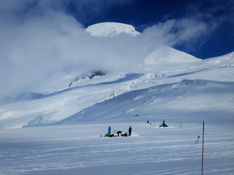 seek, group of people, snowcapped mountain, cloud, mountain, environment, adventure, 4K, day, white, mountain range, clouds, persons, outdoors, hide, sport