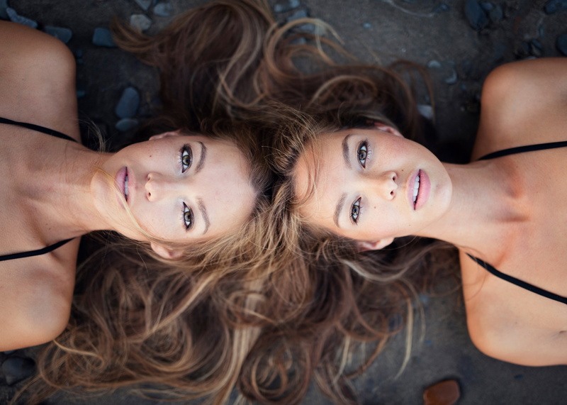 sisters, 5K, girls, lying down, Gemini, hairstyle, photo, front view, hair, beautiful woman, two, smiling, adult, young women, people, headshot, women