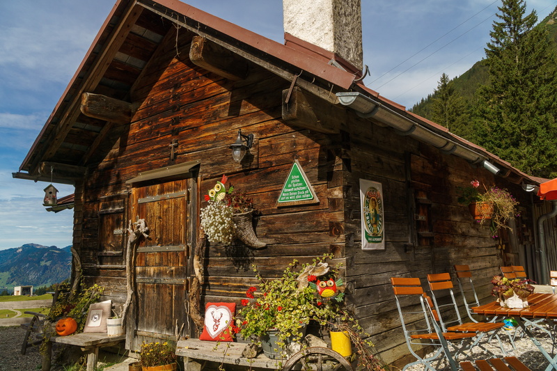 window box, old, landscape, foghorn, shelter, alpe, alpine, sky, built structure, out, mountain water, flower, seealpe, no people, outdoors, mountains