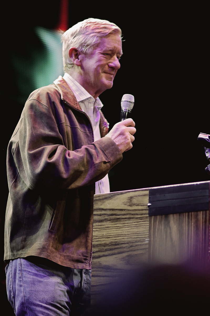 adult, senior adult, singing, president, standing, three quarter length, holding, input device, indoors, men, stage, mature adult, libertarian party, presidential