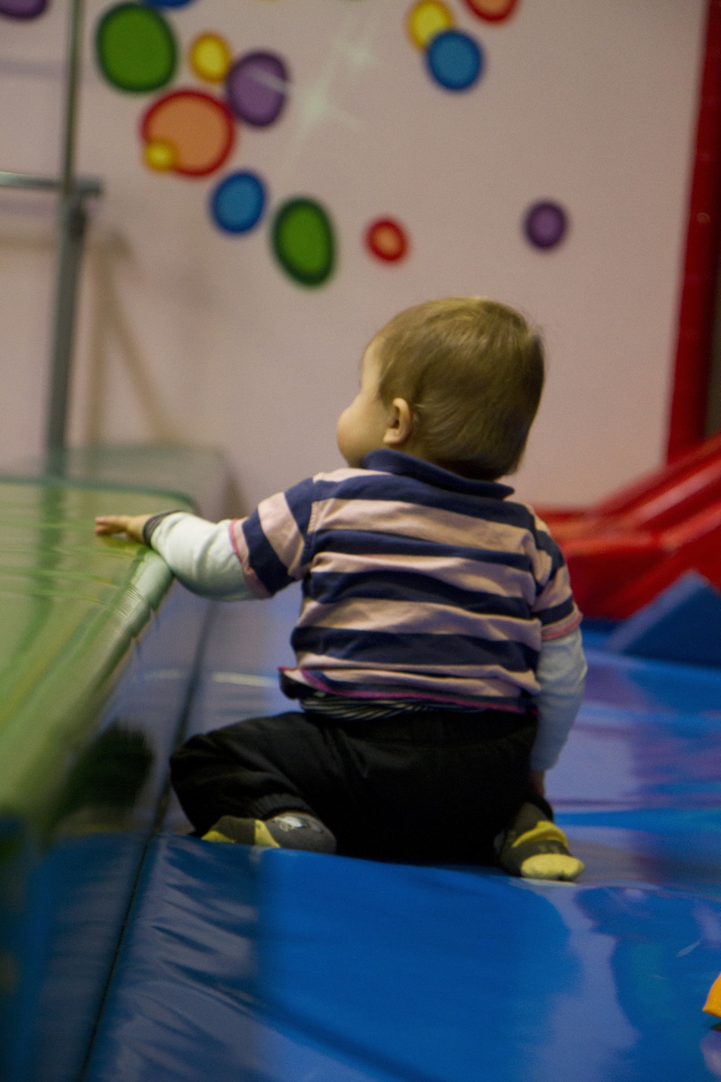 play school, play, rear view, 5K, males, leisure activity, crawling, boys, infant, playschool, real people, men, nursery school, blue, nursery, mattress