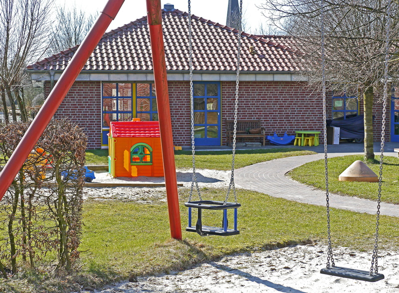 building, infrastructure, park - man made space, child care, playard, day, metal, toys, house, municipal, game devices, park, hort, brick building, swing