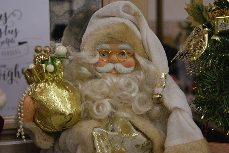 creativity, merry christmas, christmas wishes, decoration, spirituality, religion, ornament, gold, sculpture, winter, art and craft, statue, male likeness