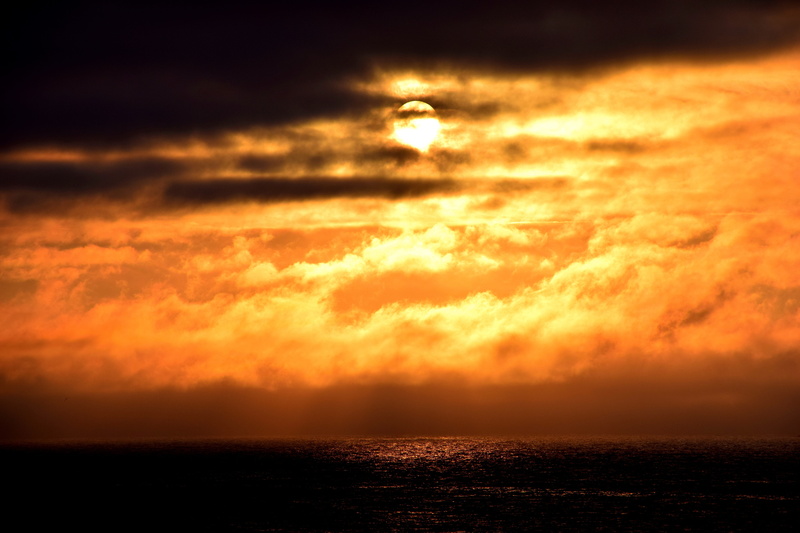 cloud - sky, adventure, beauty in nature, sky, storm, light, environment, rest, 5K, holiday, sunset, water, horizon, relaxation, tranquility, evening sky
