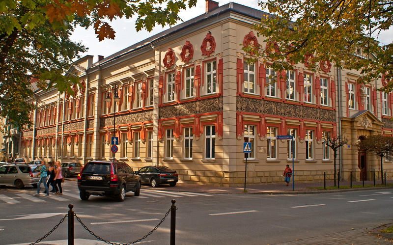 building Exterior, architectural column, land vehicle, kamienica, malopolska, the school building, outdoors, incidental people, the old town, building