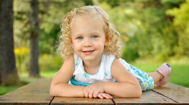 white, sitting, girls, positive emotion, preschool student, body part, hair, offspring, blonde, happiness, innocence, 1080P, dress, tutu, Baby, outdoors