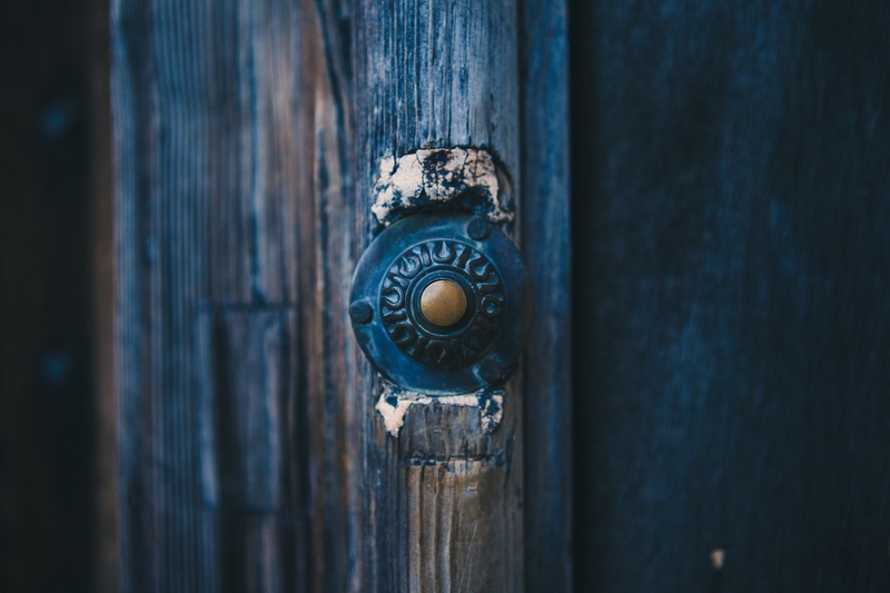 doorbell, rusty, home, wood, metal, old, animal wildlife, doorway, 1080P, rustic, antique, full frame, entry, vintage, security, lock, ornament, round