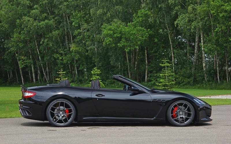 tire, growth, retro styled, no people, stationary, land, transportation, black color, land vehicle, nature, mode of transportation, plant, car, chrome