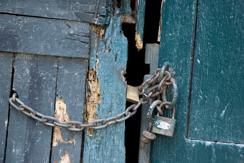 day, wood - material, chain, metal, padlock, outdoors, latch, 4K, old, weathered, no people, rusty, deterioration, close-up, closed, tied up, lock, expiration