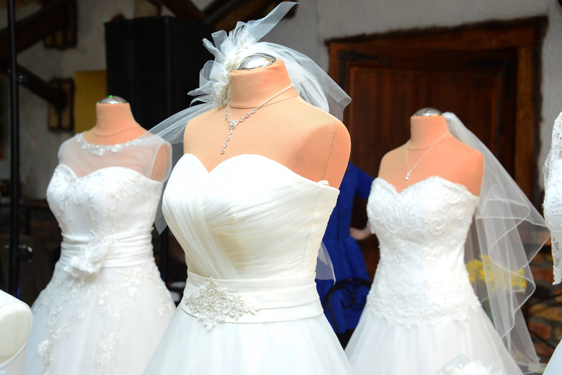 no people, shopping, the ceremony, consumerism, dressmakers model, clothing store, dress, event, para, marriage, retail display, mannequin, white, fashion