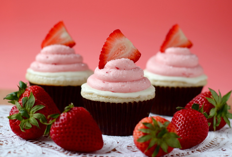 food, 4K, strawberry, snack, icing, dessert, food and drink, whipped cream, cupcake, freshness, still life, studio shot, red, indoors, close-up, sweet