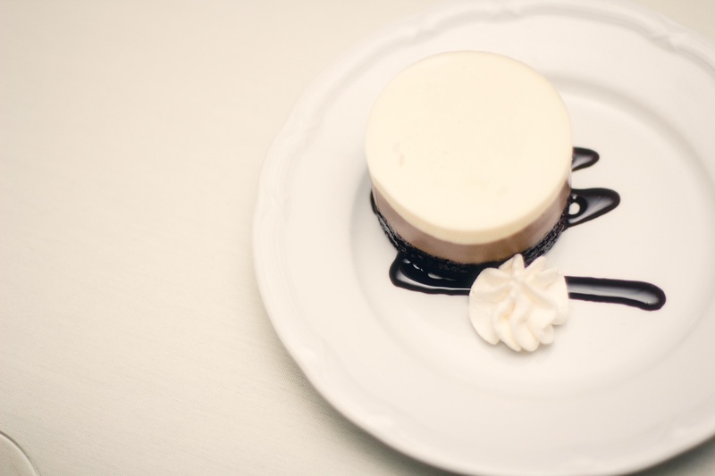 whipped, icon, tasty, cooking, no people, unhealthy eating, still life, baked, plate, 5K, indulgence, ready-to-eat, table, indoors, tray, close-up, snack