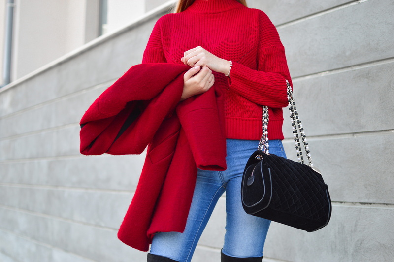 warm clothing, red, standing, black, beside, real people, young women, 5K, shoulder, women, wall, scarf, adult, casual clothing, emotion, jumper, young adult