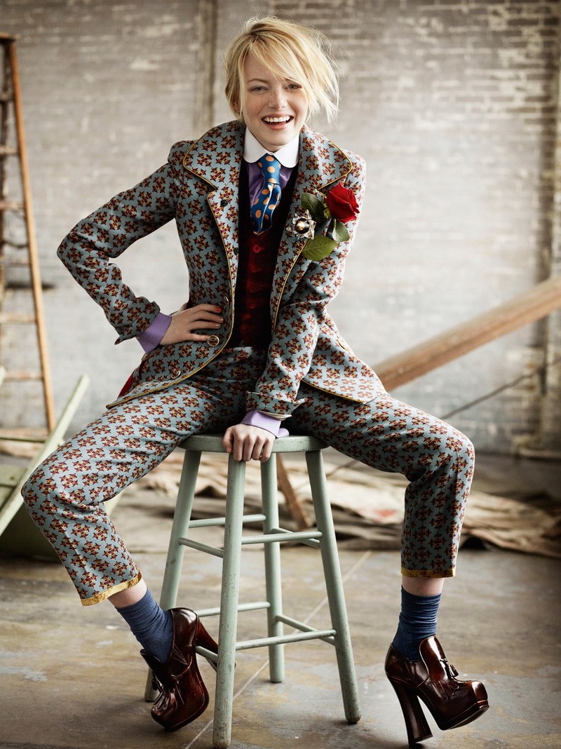 actress, emotion, celebrity, portrait, clothing, women, young adult, looking at camera, chair, happiness, sitting, Emma Stone, blond hair, one person, 720P