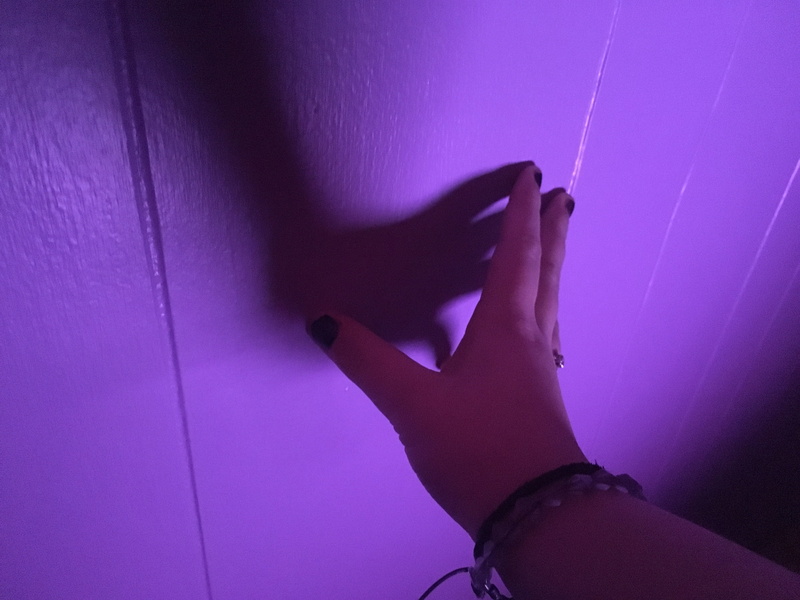 finger, 4 elm st, shadow, laser, body part, computer, purple, flare, pc, glitter, music, electronics, human limb, hair, human body part, montreal, projection screen
