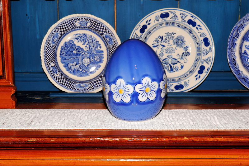 ceramics, blue, history, indoors, plate, antique, the past, architecture, religion, circle, ornate, art and craft, design, 5K, wood, floral pattern, wood - material