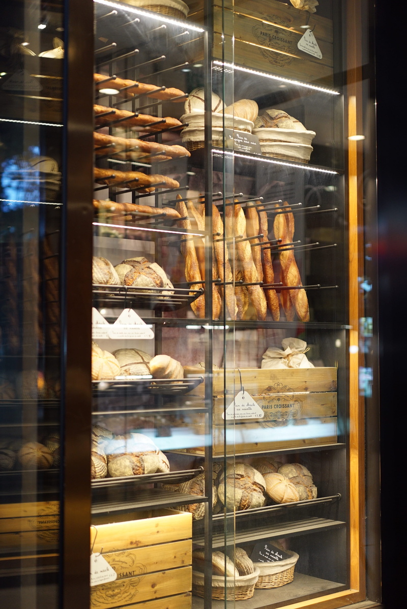 Glass, baking, consumerism, variation, retail, order, food, bread, Display, no people, indoors, behind glass, display cases, store window, shop, large group of objects