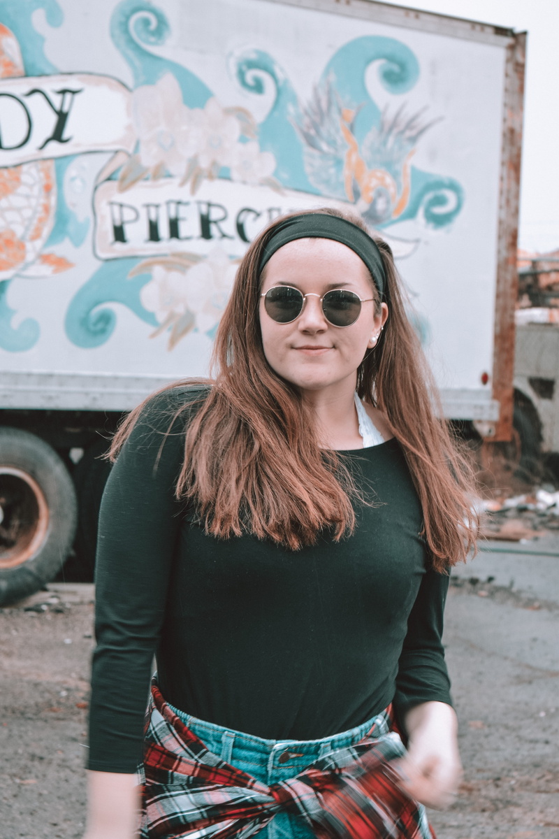 bus, beautiful woman, real people, city, rhode island, lifestyles, glasses, young women, season, spring, sunglasses, young adult, hairstyle, leisure activity