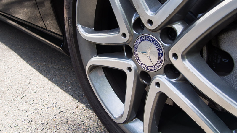 motor vehicle, personal land vehicle, stationary, spoke, metal, vehicle part, tire, land vehicle, retro styled, close-up, travel, Mercedes-Benz, car, chrome
