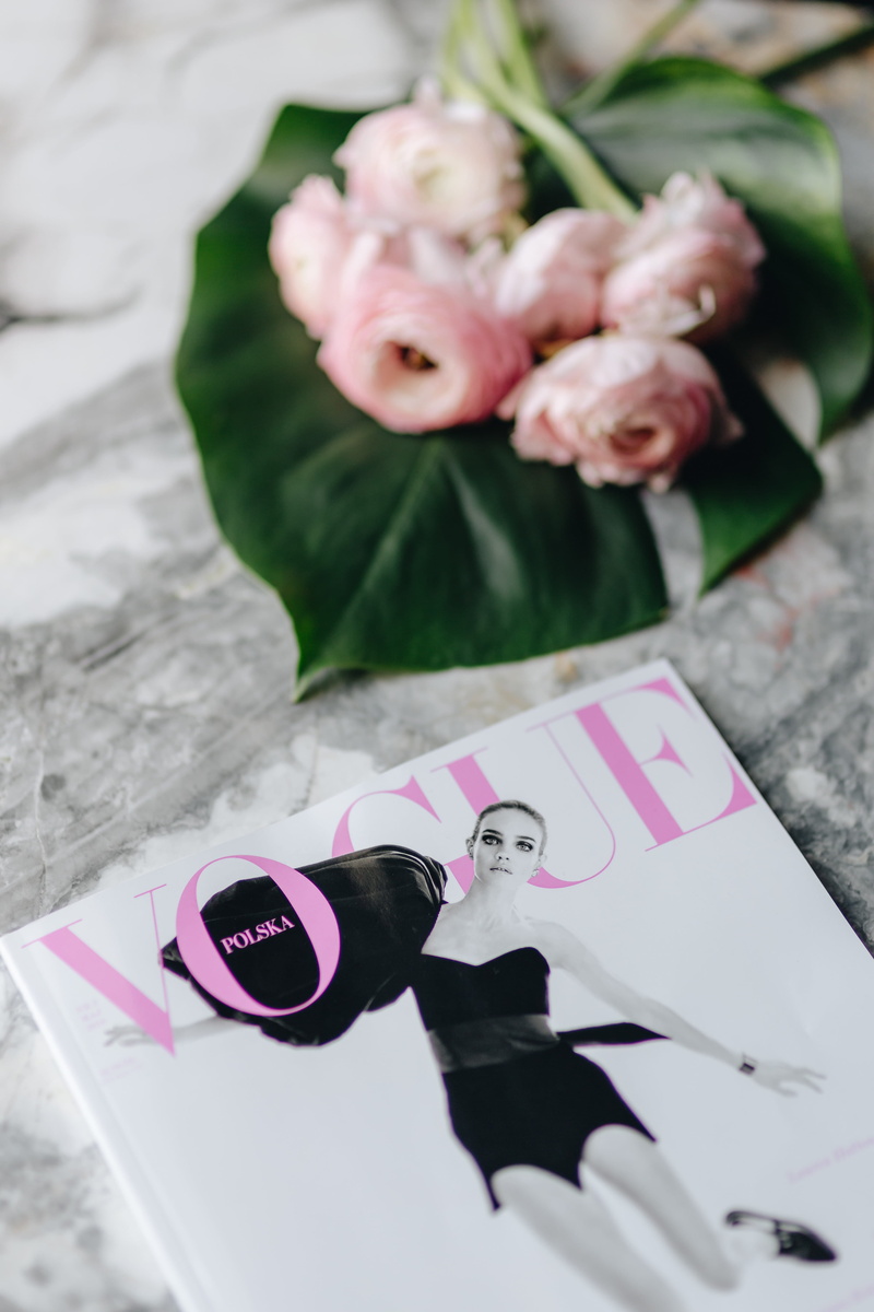 text, table, flower head, bouquet, rose, close-up, poland, flowering plant, plant, flowers, magazine cover, cute, amp, peanut butter, flower arrangement