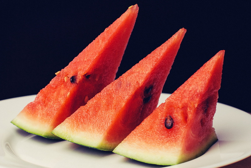 simple, studio shot, red, no people, simplistic, healthy lifestyle, summer, healthy Eating, minimalistic, still life, slice, ripe, wellbeing, melon, dieting