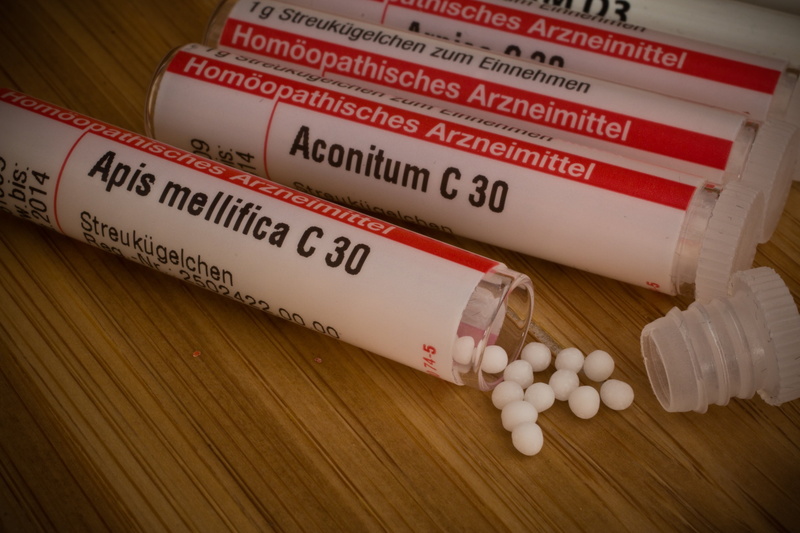 dose, close-up, 2K, communication, pill, text, container, medicine, drug, alternative therapy, apis, bottle, still life, potentiated drugs, western script