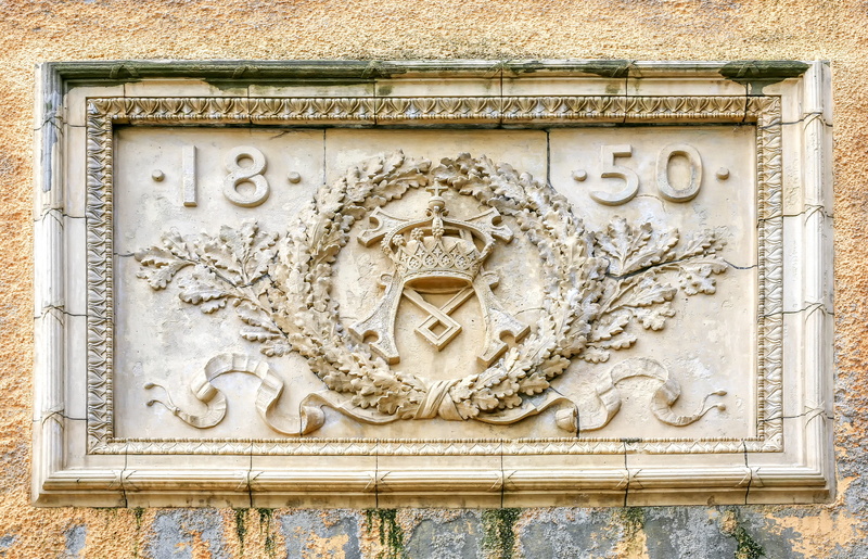 royal, seal, property, old, crown, no people, art and craft, wall, marble, oak leaves, pay, solid, architecture, antique, wall - building feature, official