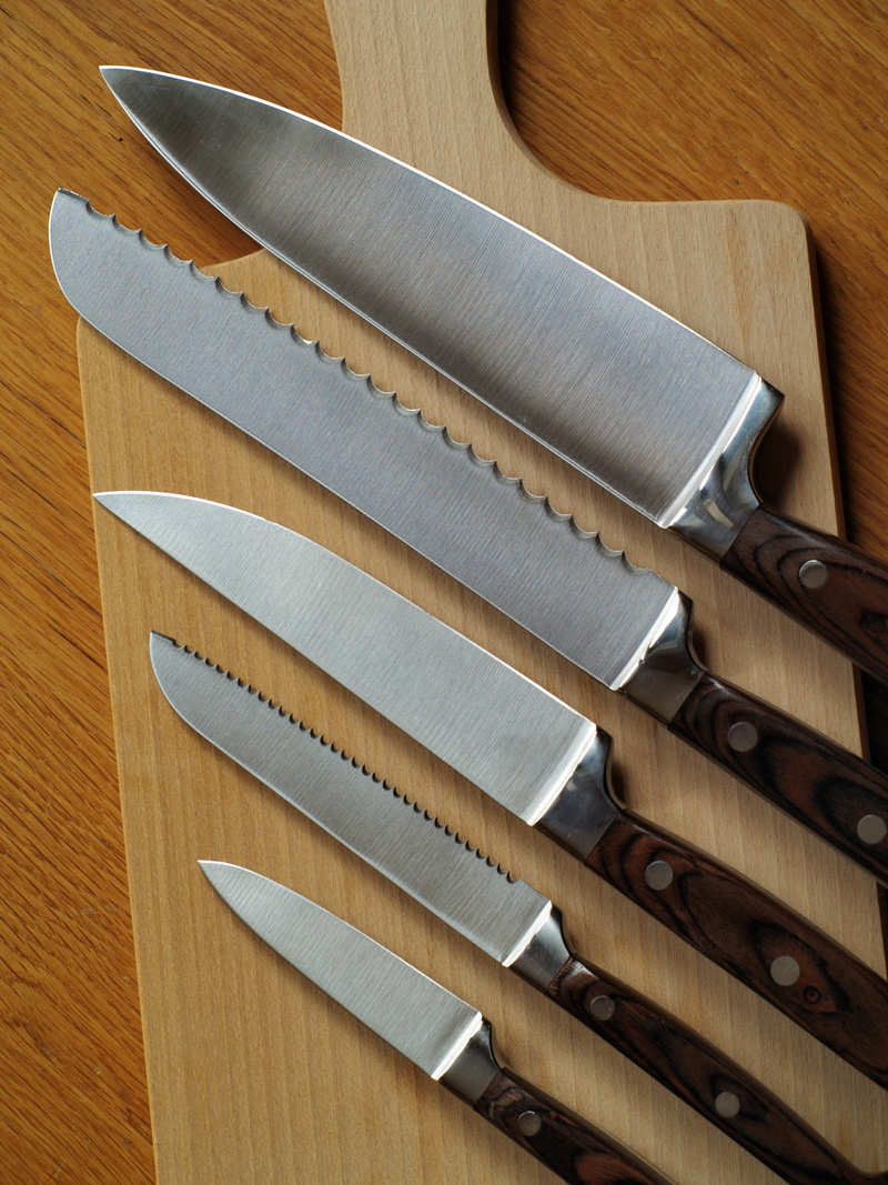 cutlery, stainless steel, directly above, dagger, personal accessory, metal, wooden, household equipment, steel, wood grain, kitchen equipment, still life