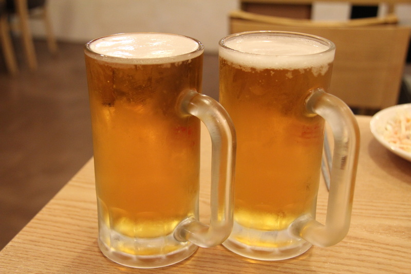 restaurant, cold temperature, table, pitcher - jug, lager, beer glass, refreshment, 5K, draft beer, hof, no people, mugs, beer - alcohol, indoors, beer