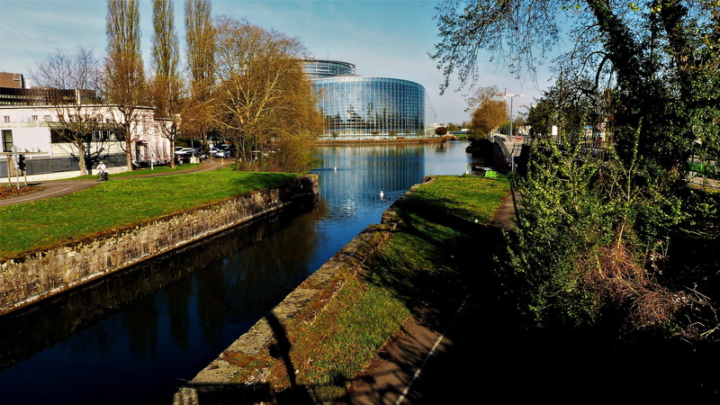 lake, built structure, council of europe, nature, body of water, day, city, plant, 4K, park, building exterior, building, reflection, residential district