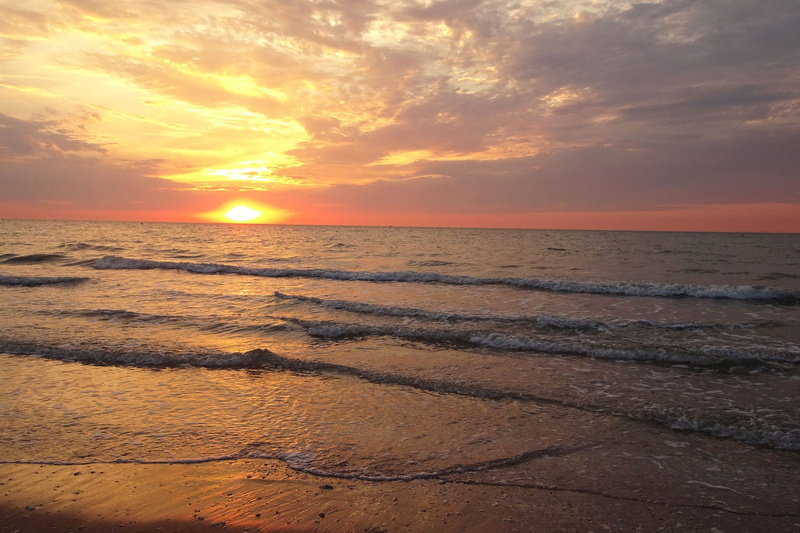 cloud - sky, ocean, sand, light, outdoors, tranquil scene, holiday, non-urban scene, land, photographer, landscape, yellow, sea, beach, wave, orange color