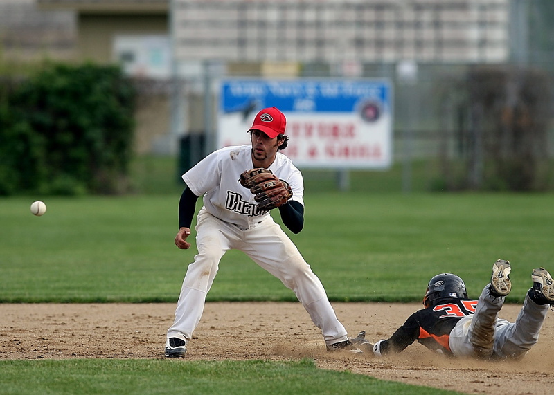 male, catching, airborne, competition, player, men, incidental people, close play, baseball team, uniform, play, leisure activity, people, competing, 1080P