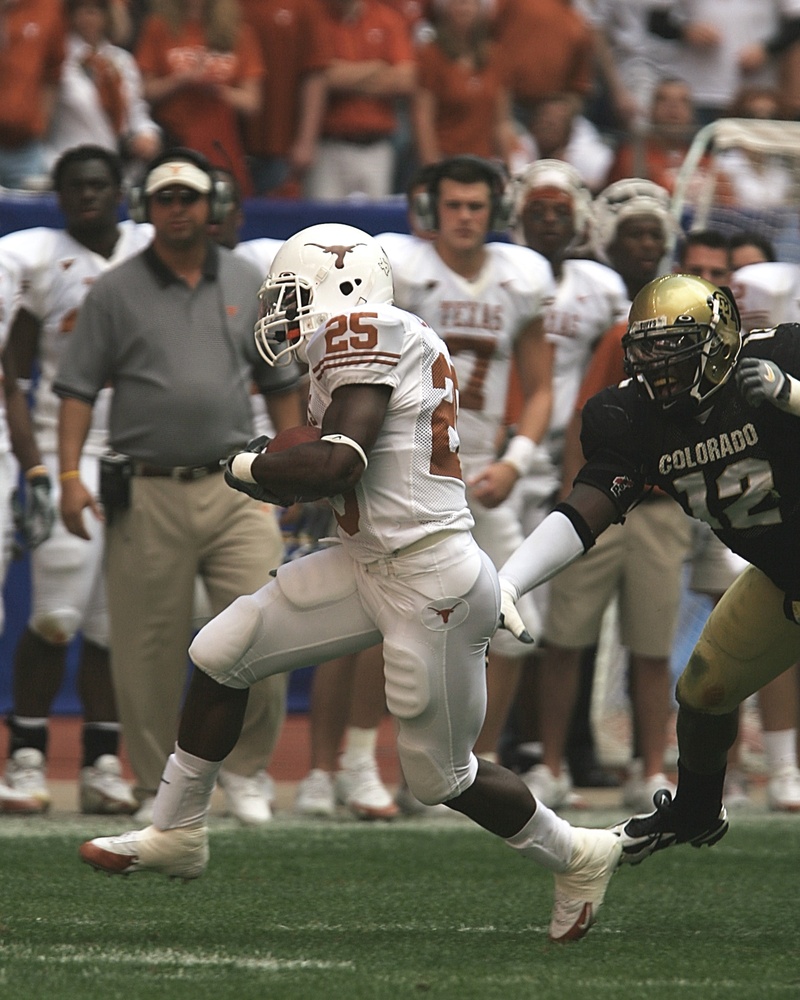 football, texan, incidental people, tailback, american Football - Sport, gridiron, action, people, creativity, male likeness, sports Uniform, human representation