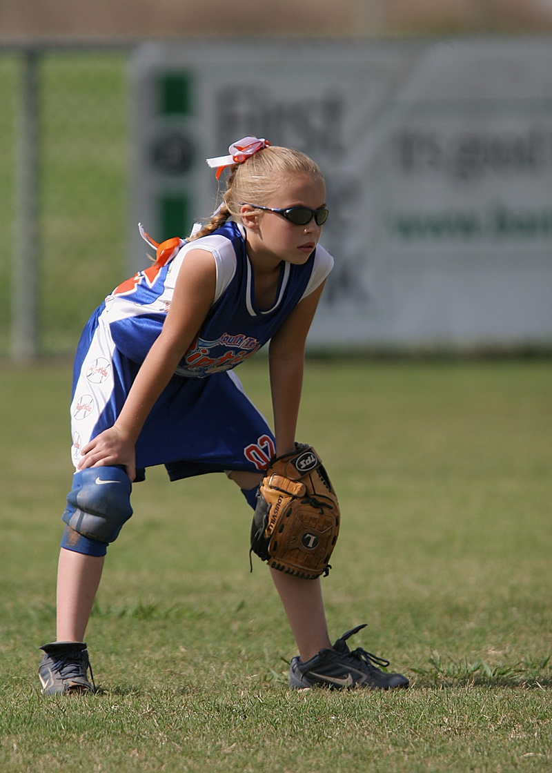 sunglasses, beautiful woman, ball, glasses, uniform, ribbon, green, young adult, young, concentrating, field, outfield, lifestyles, baseball - Sport, leisure activity