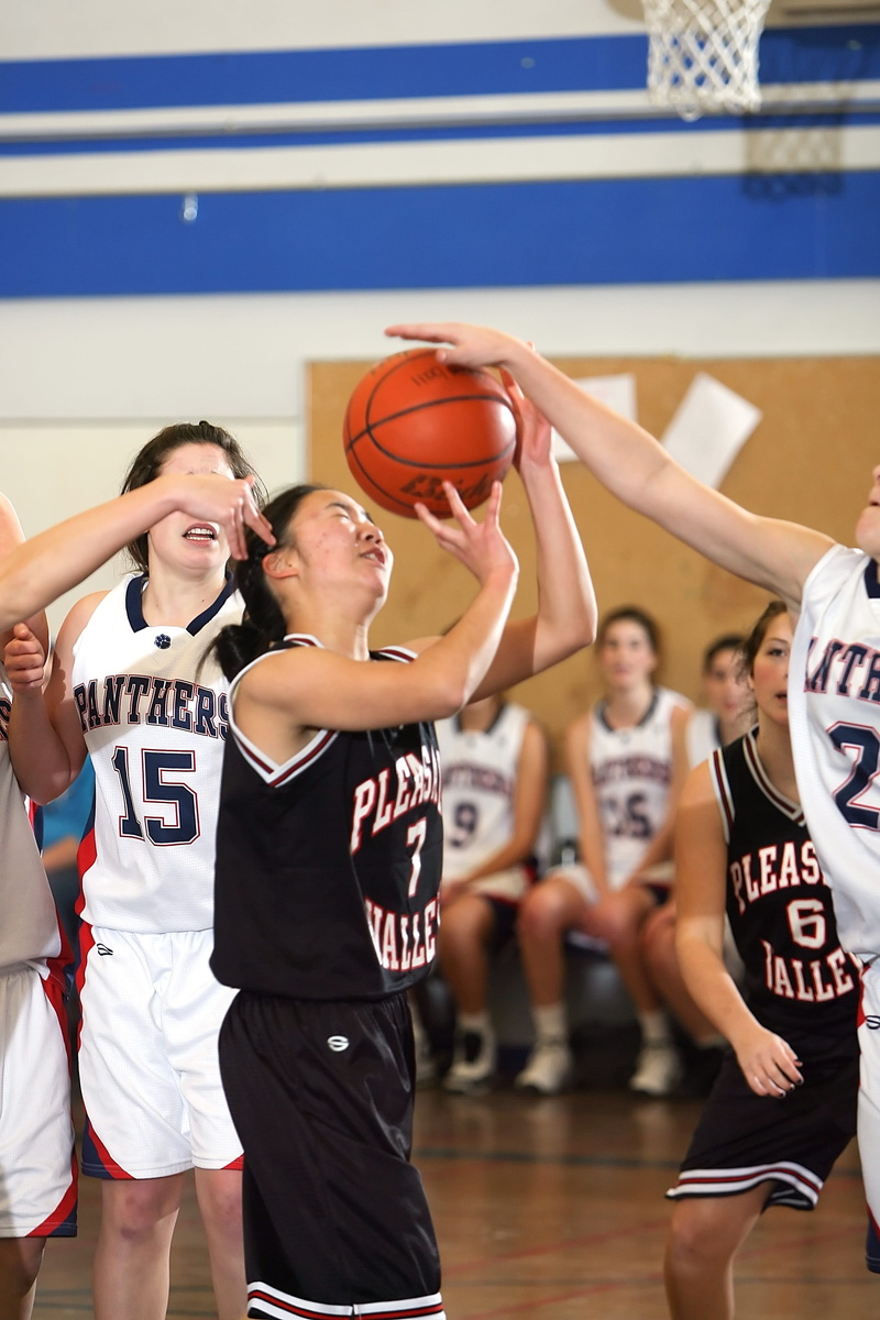 focus on foreground, sports uniform, expression, competition, real people, game, basketball uniform, player, team, gym, funny face, block, basketball - ball