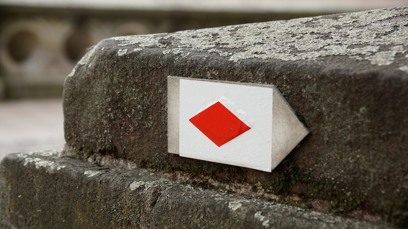 guidance, leaving, close-up, warning sign, Trail, danger, shape, 5K, selective focus, street, parallelogram, pointer, solid, wall, direction, signpost